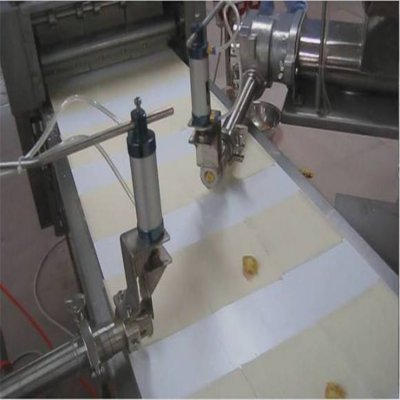 百葉包定量注餡機，定量精準，誤差小，效率高